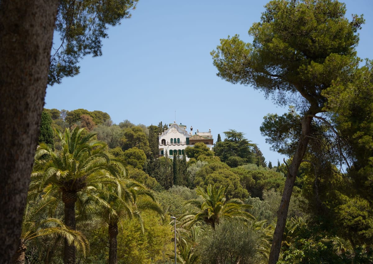 Invitée d'un mariage sur la Costa Blanca : le dress code décodé