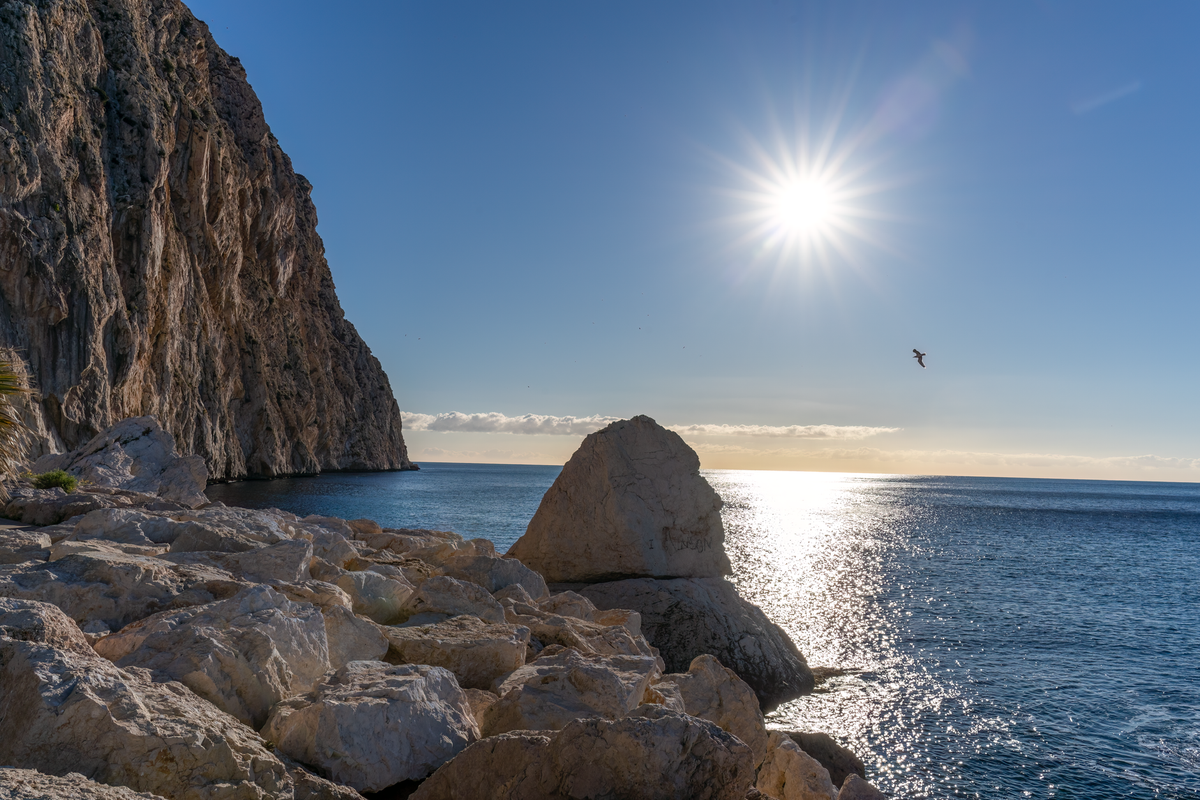 Où voir le coucher de soleil sur le Peñón de Ifach, symbole de la Costa Blanca ?
