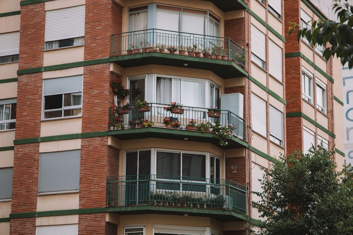 Alquilar un piso en la Costa Blanca: precios, contrato y la trampa de temporada