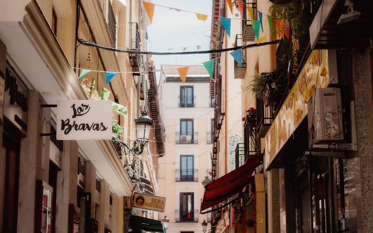 Le regard français : castillan, valencien et le franglais qu'on finit par parler