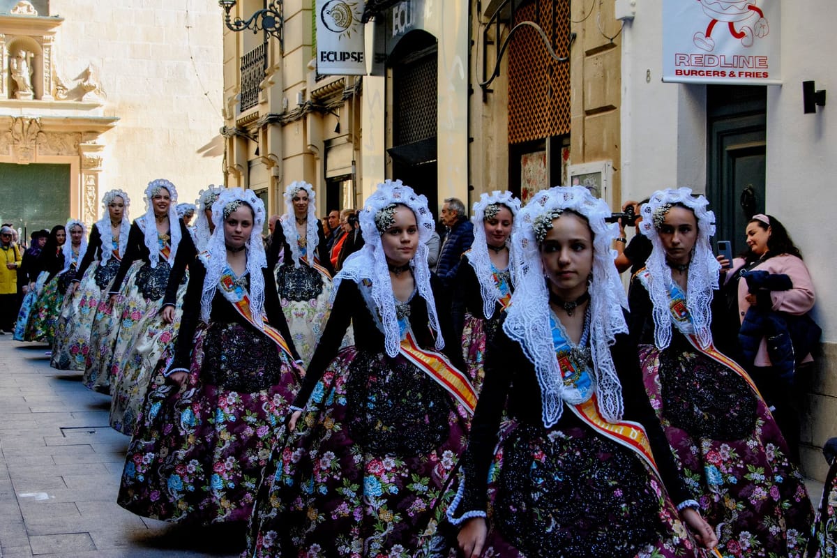 Le regard français : ces processions et bandas qui nous émerveillent sur la Costa Blanca