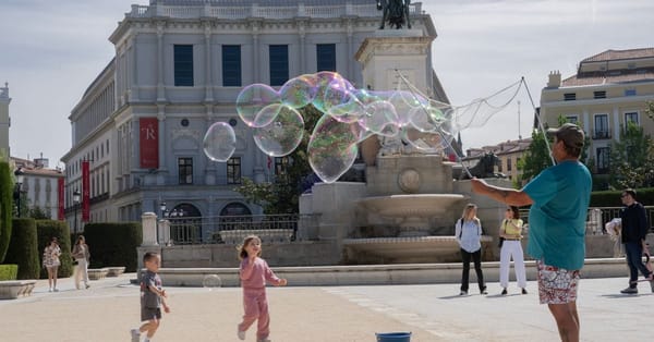 Children, noise and late nights: life outdoors on the Costa Blanca