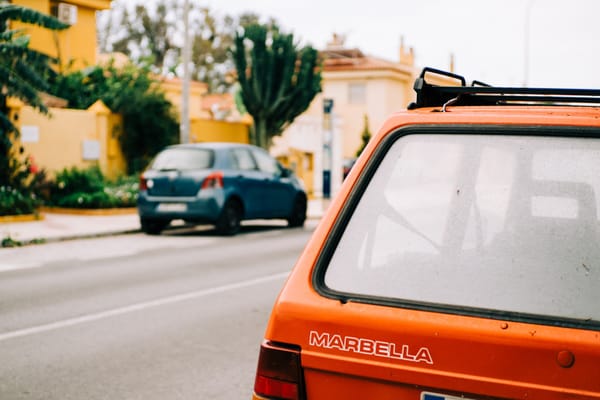 Voiture sur la Costa Blanca : permis, immatriculation, ZBE et stationnement
